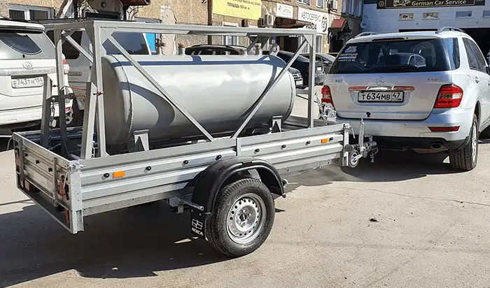Мобильная заправка газгольдера в селе Акташ: оперативно и безопасно Представляем наш мобильный модуль для оперативной доставки и заправки газгольдеров в отдаленных районах, включая село Акташ и Улаганский район. Этот прицеп позволяет быстро пополнить запасы топлива без необходимости использования больших газовозов, гарантируя тепло и комфорт в вашем доме или на туристическом объекте.
